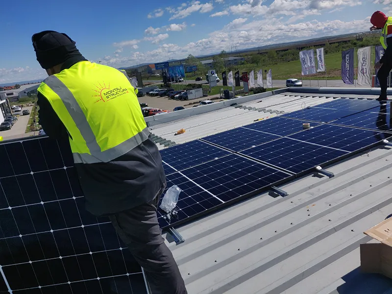 Hullámlemez tetőre szerelt napelemek telepítése 18 Montaj panouri fotovoltaice pe acoperis tabla cutata