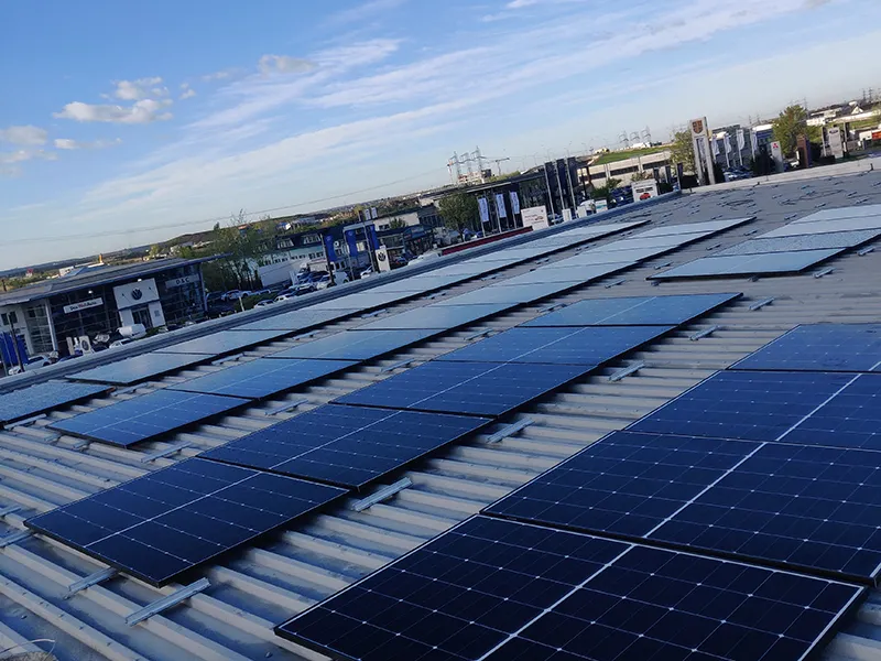 Hullámlemez tetőre szerelt napelemek telepítése 23 Montaj panouri fotovoltaice pe acoperis tabla cutata