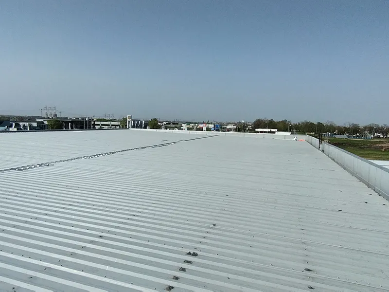 Hullámlemez tetőre szerelt napelemek telepítése 7 Montaj panouri fotovoltaice pe acoperis tabla cutata