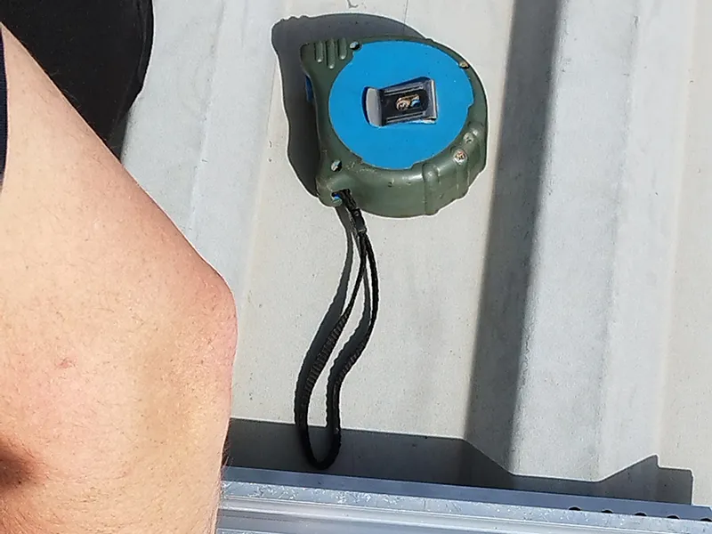 Hullámlemez tetőre szerelt napelemek telepítése 10 Montaj panouri fotovoltaice pe acoperis tabla cutata